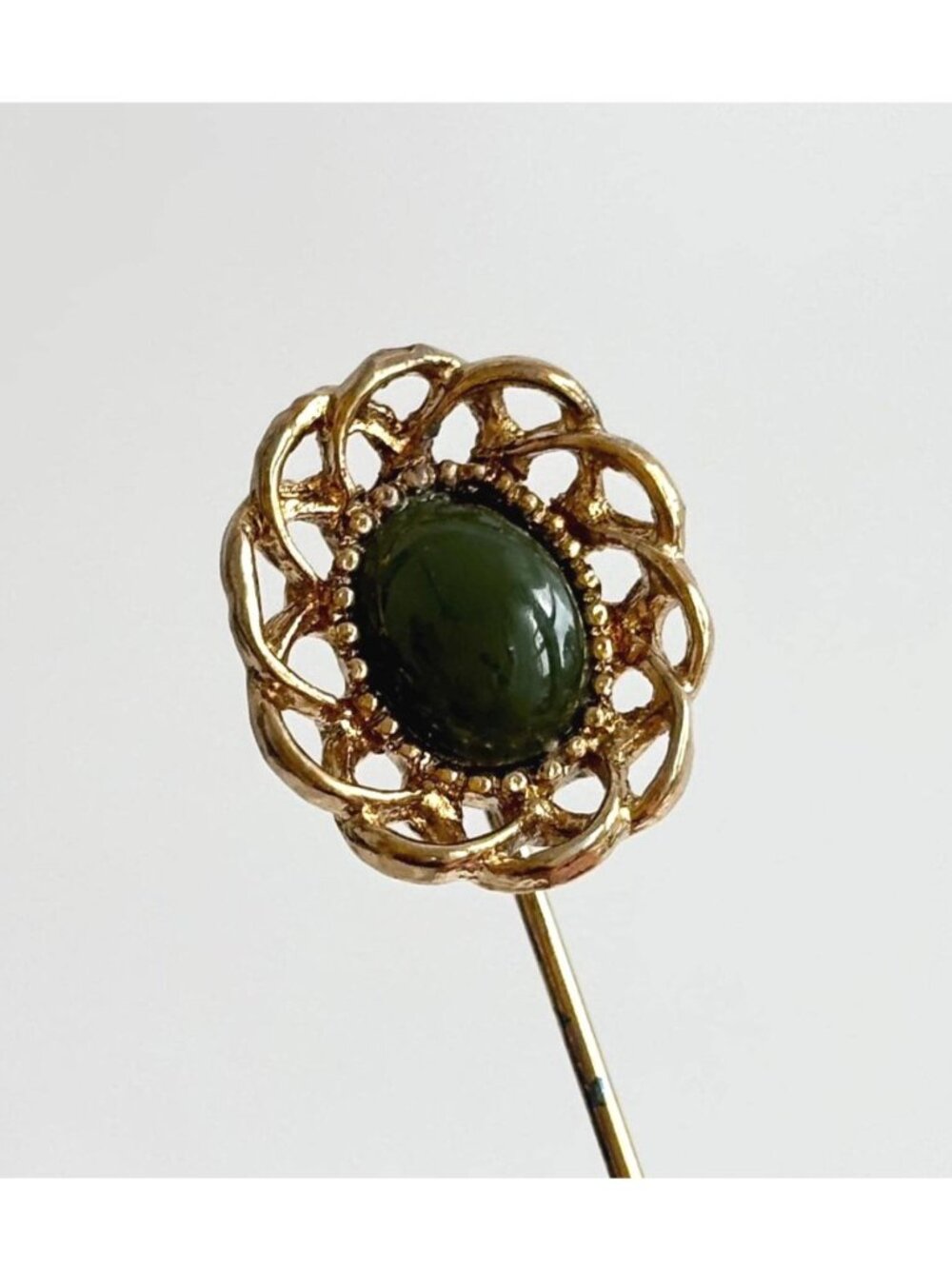 Green Faux Green Nephrite Openwork Gold Toned Oval Stick Pin | Hat Pin